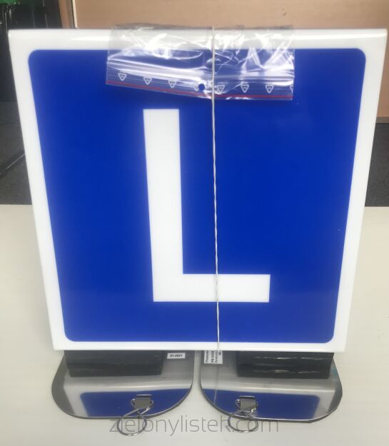 Plafon magnetyczny NOWA TOYOTA YARIS zamknięty trójkątny oświetlenie LED